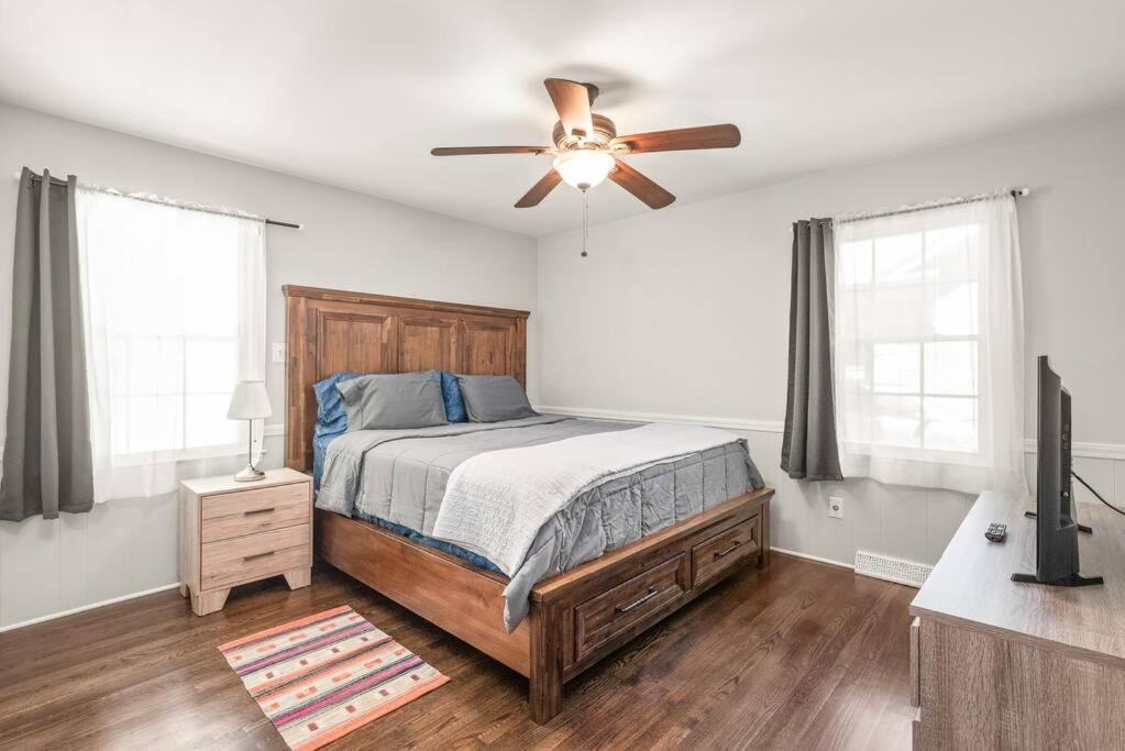 Spotless 4br Near Clt Uptown, Fast Wi-fi Appartement Charlotte